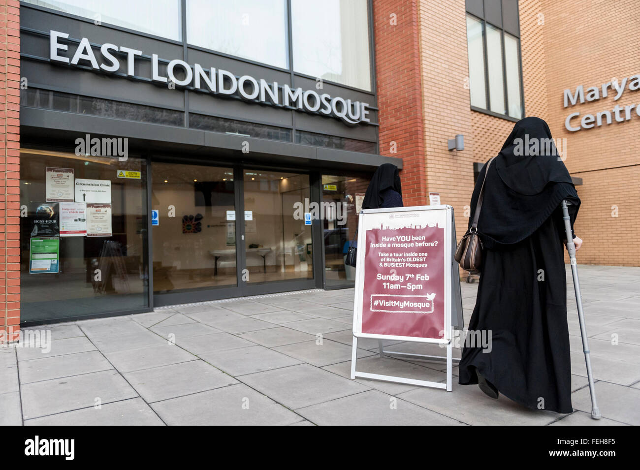 London, UK.  7 February 2016.  The East London Mosque & London Muslim Centre, in the heart of Tower Hamlets, and home to the UK's largest Muslim community, opens its doors as part of 'Visit My Mosque Day', a national initiative facilitated by the Muslim Council of Britain, where mosques across the UK organise open days to allow the British public to see what goes on in a mosque and to understand its role in Muslim life.   Credit:  Stephen Chung / Alamy Live News Stock Photo