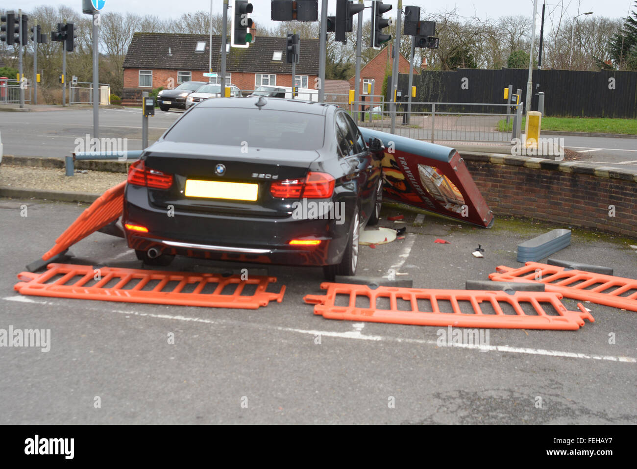 Reading, Berkshire, UK. 07th Feb, 2016. 2014 Plate BMW gets smashed by the Travellers Rest sign outside the premises believed to be caused by the high speed wind, on the Henley road in Reading. Management would not comment on the subject. Credit:  Charles Dye/Alamy Live News Stock Photo