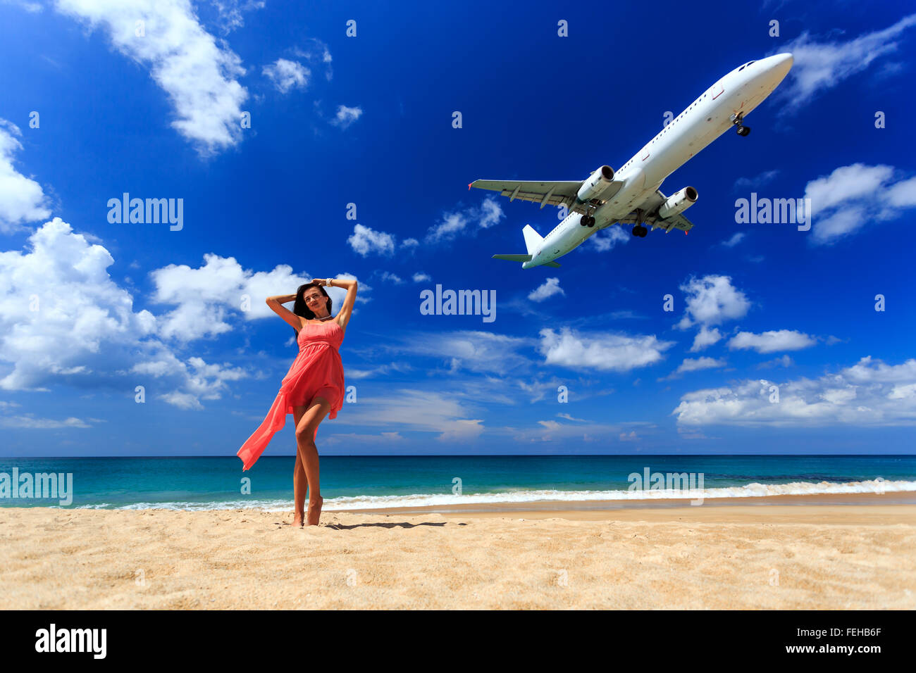 Airplane landing beach hi-res stock photography and images - Alamy