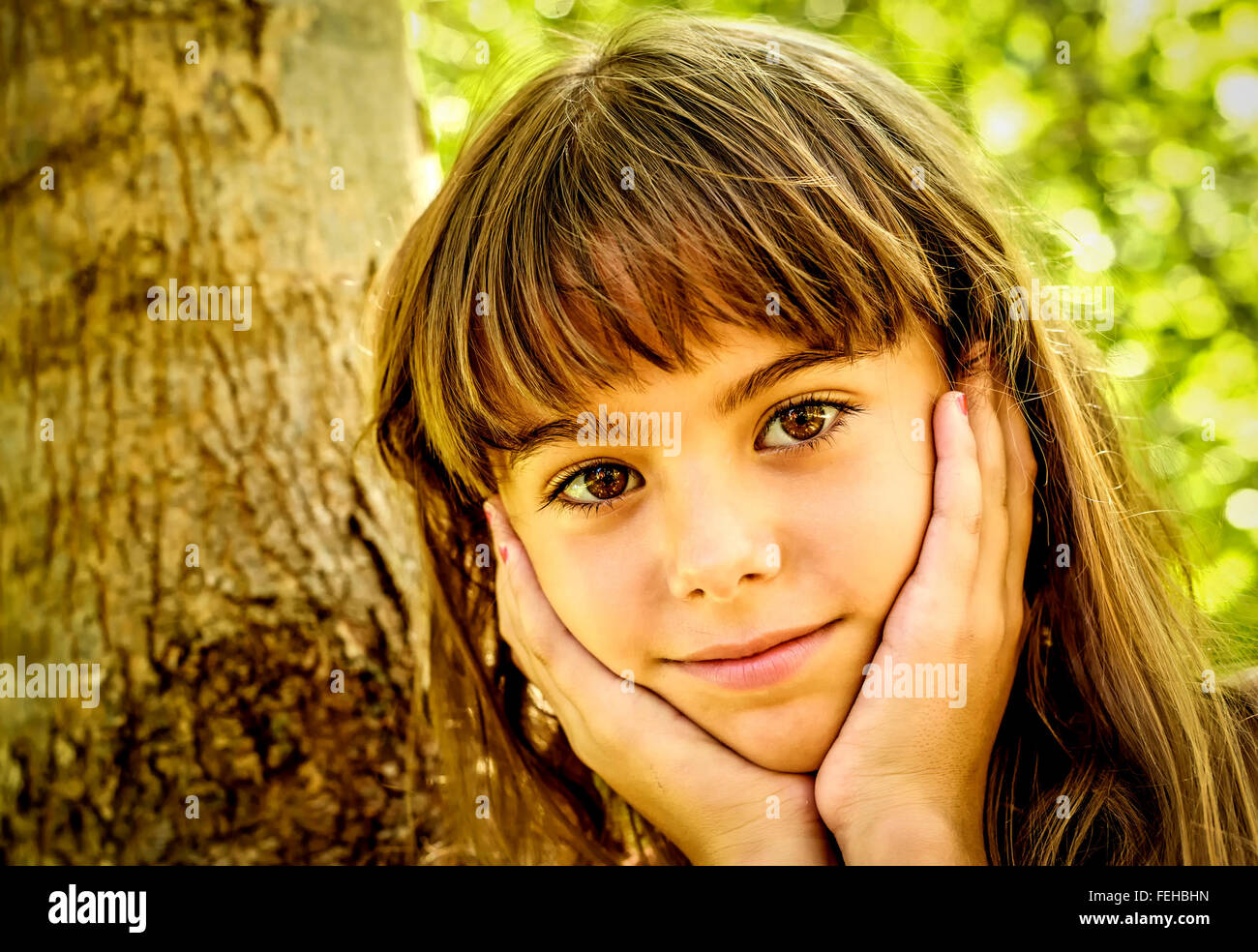 Portrait of a beautiful little girl smiling Stock Photo - Alamy