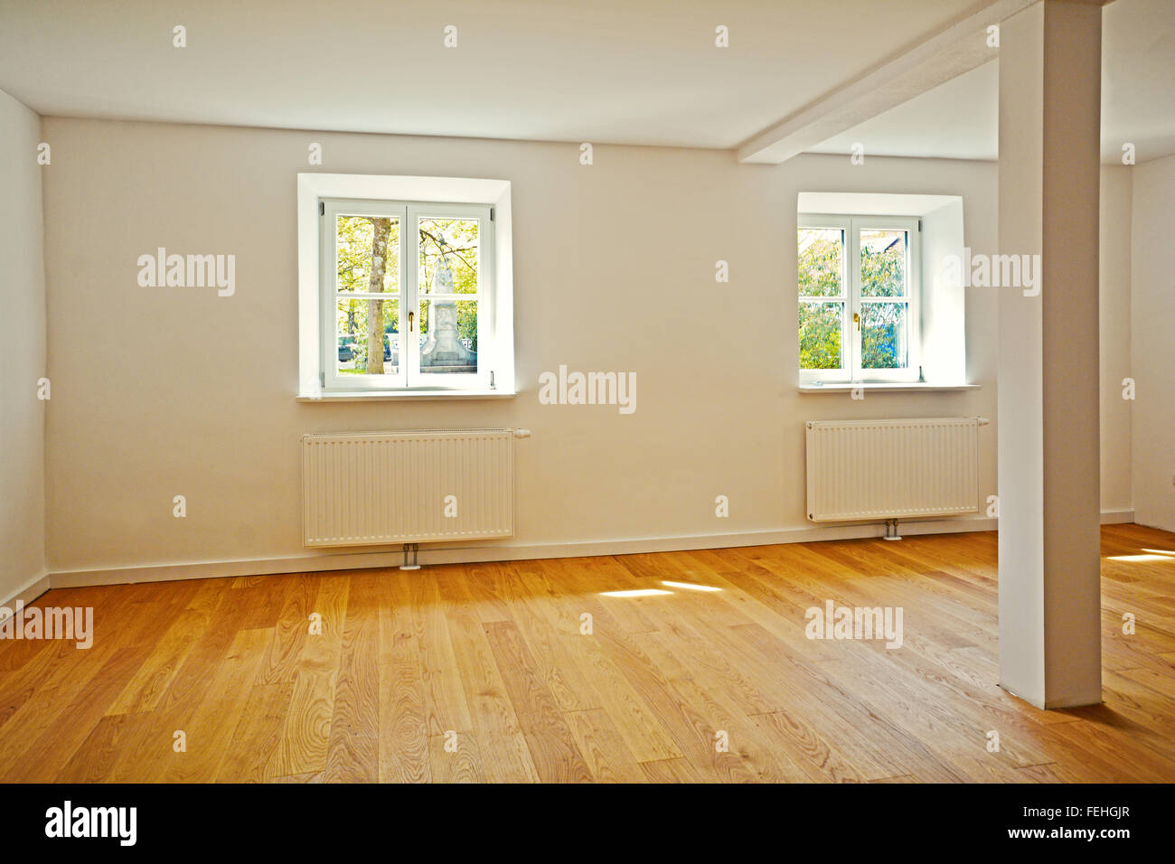 Damaged Door Frame Stock Photos And Images - 123RF - Vintage Wooden Apartment Renovation