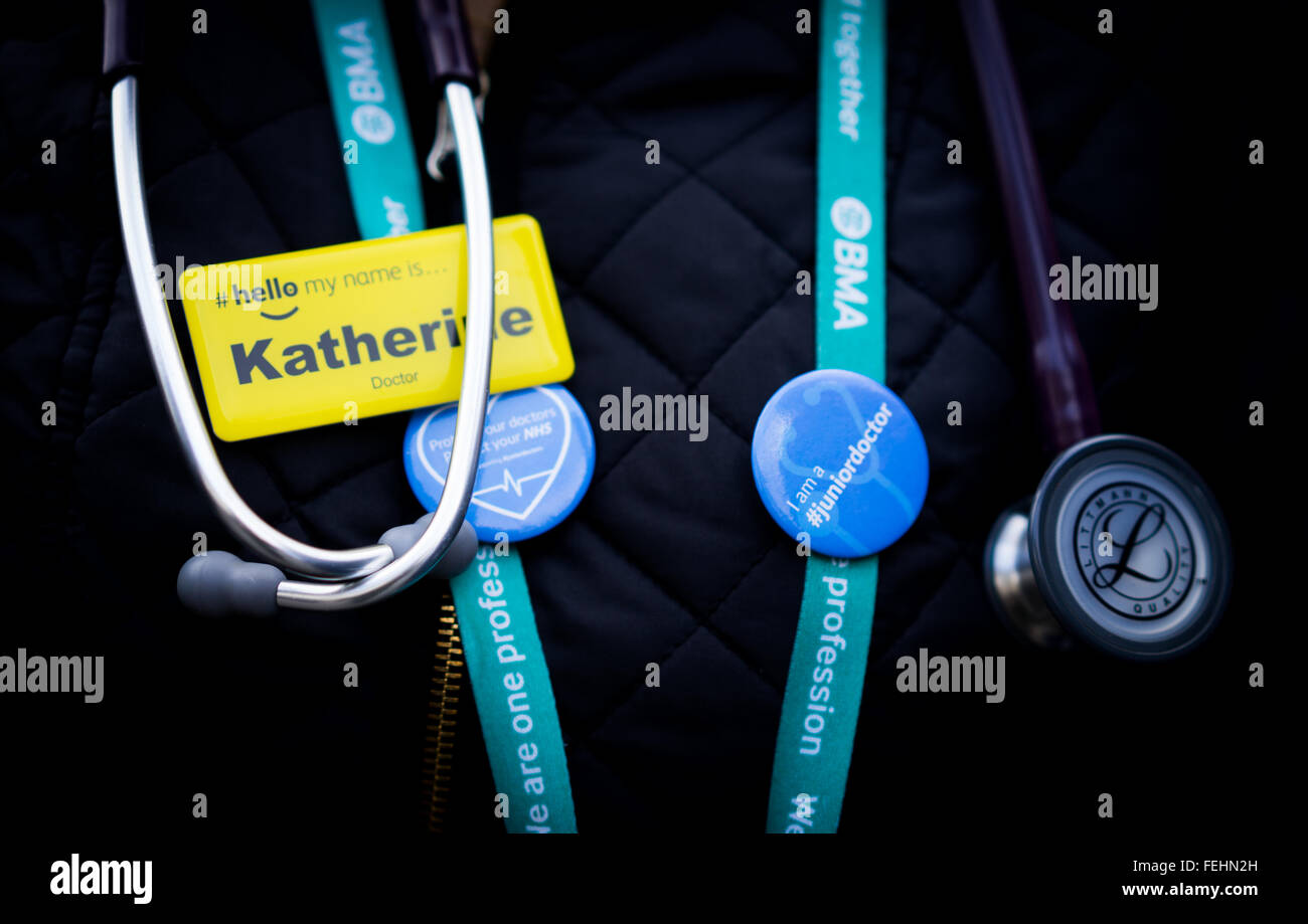 UNITED KINGDOM, London: 12 January 2016 NHS Junior doctors stand outside St Thomas Hospital in London as they hold a 24 hour strike in a dispute with the government over a new contract . Pic by Andrew Cowie / Story Picture Agency Stock Photo
