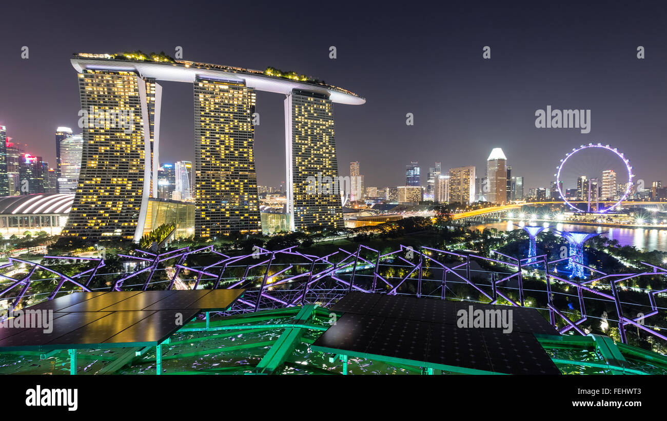 Singapore flyer illuminated night hi-res stock photography and images ...