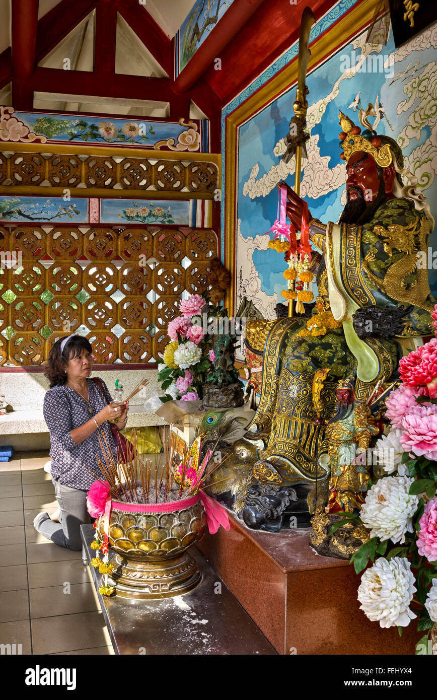 Woman praying buddhist temple hi-res stock photography and images - Alamy