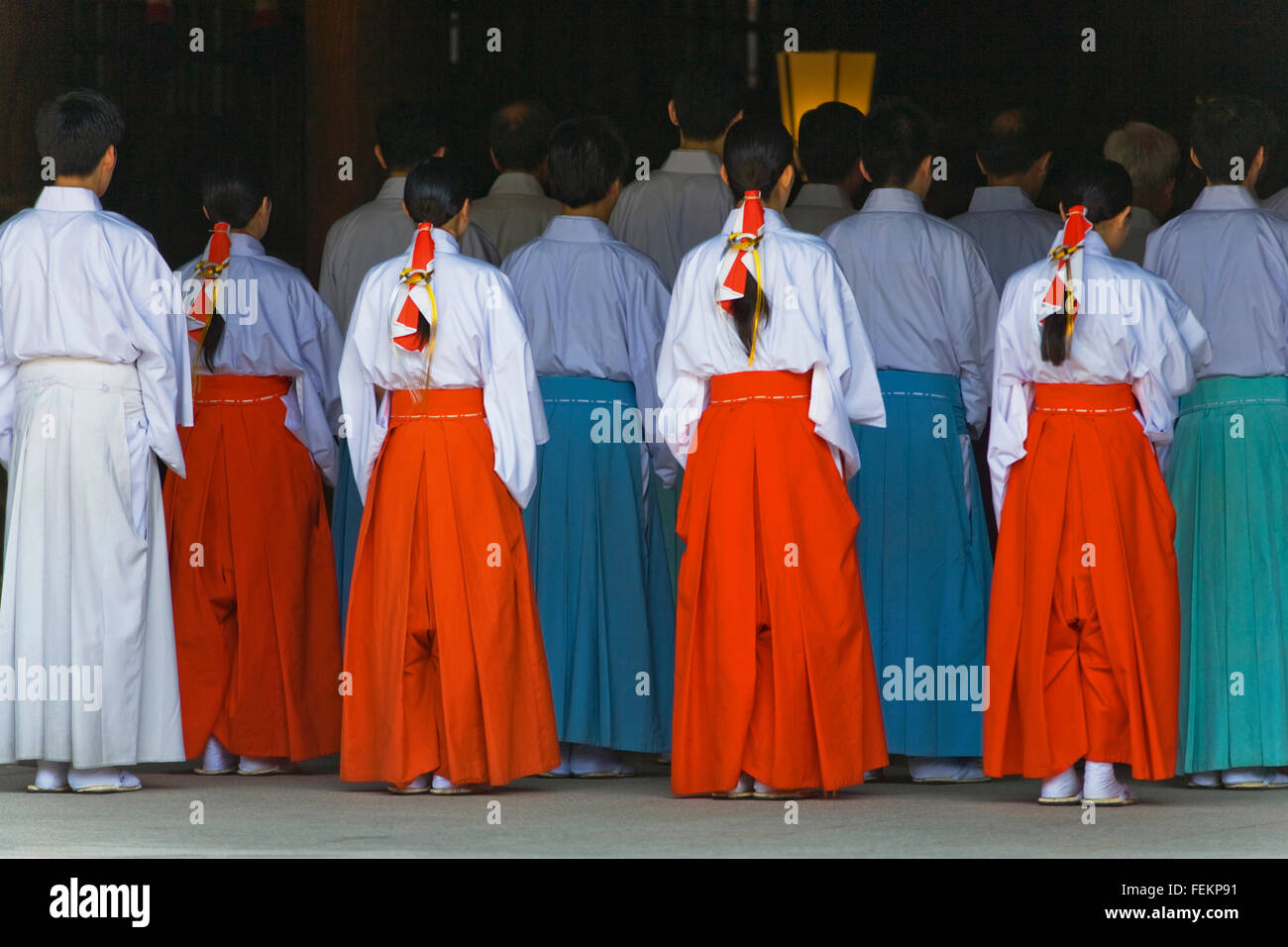 Kannushi High Resolution Stock Photography And Images Alamy https www alamy com stock photo kannushi shinto priests and miko shrine maidens conduct a ceremony 95091613 html