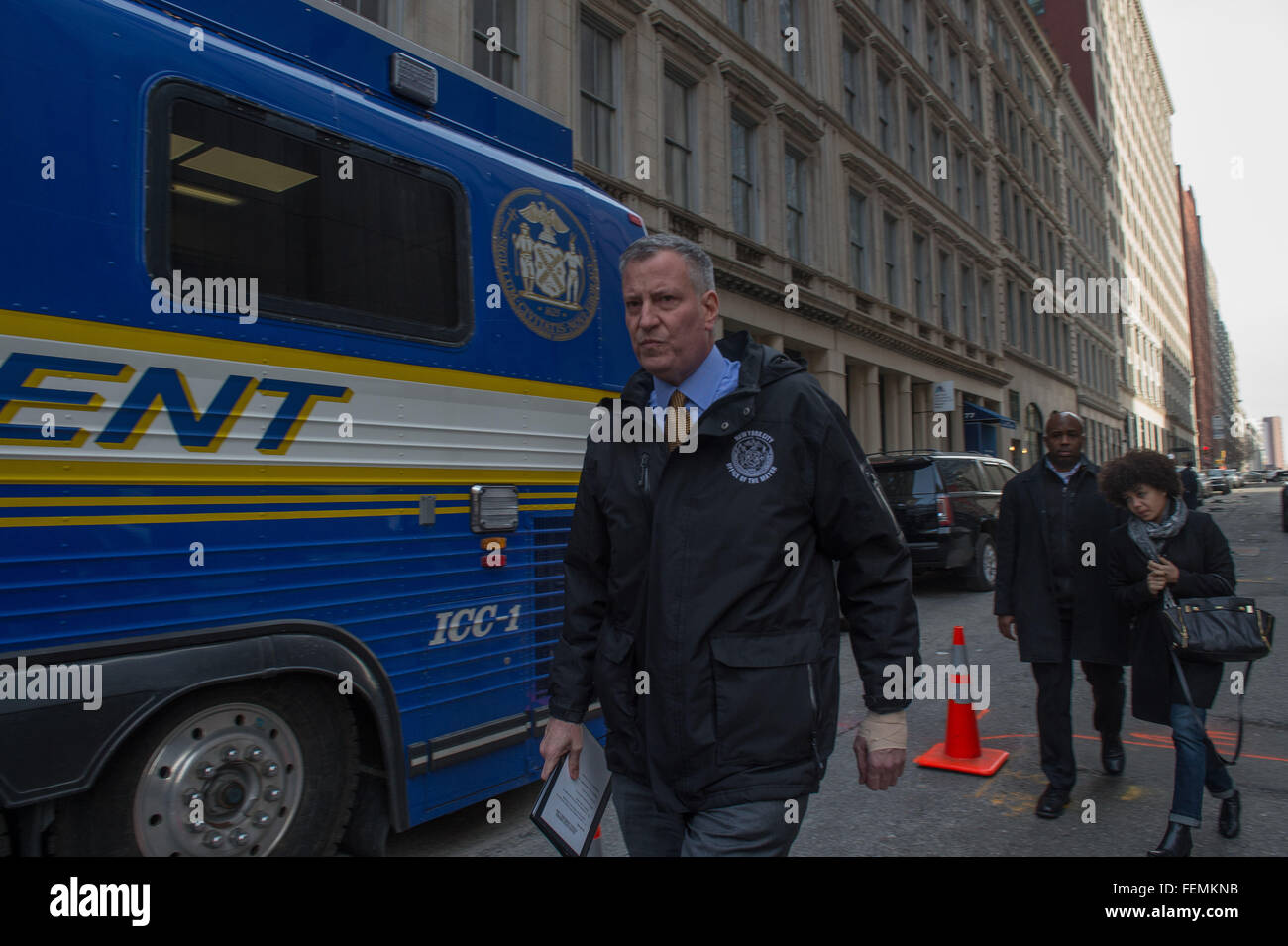 New York, NY, USA. 7th Feb, 2016. Mayor BILL DE BLASIO arrives to announce a plan to reduce risks, particularly from high winds, following Friday's crane collapse at a press conference, Sunday, Feb. 7, 2016. © Bryan Smith/ZUMA Wire/Alamy Live News Stock Photo