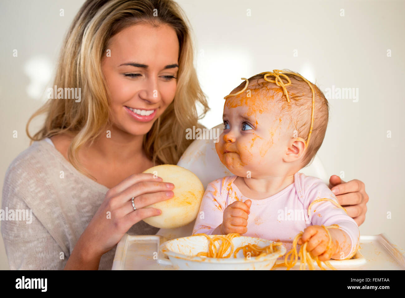 Как сделать вкусную маму. Как сделать вкусную маму. Завтрак в виде сердечка. Мама с ребенком на кухне. Фотографию вкусно мамы.