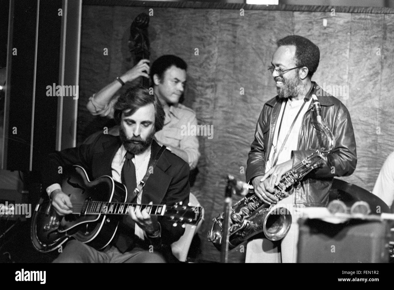 Bill Wurtzel guitar, Earl May bass, Jimmy Heath, at Les Lieber’s “Jazz at Noon” on 58th Street in Manhattan. The date is most likely January 11, 1980, at a jam session featuring Doc Cheatham (not pictured here). Stock Photo