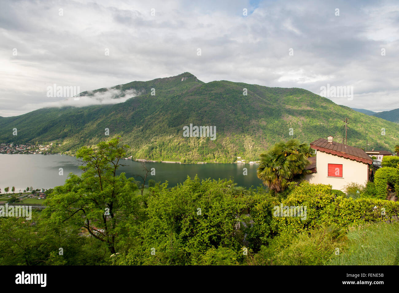 Luganer See, Lago di Lugano, Blick auf den Monte San Giorgio, UNESCO Welterbestätte Monte San Giorgio, Tessin, Schweiz | Stock Photo