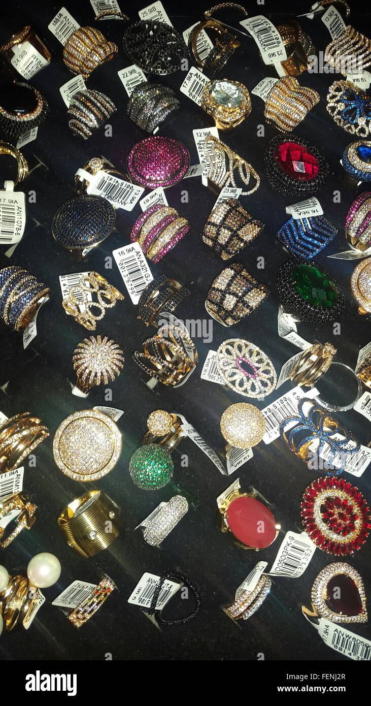 Jewelry Store Stock Photos & Jewelry Store Stock Images Alamy