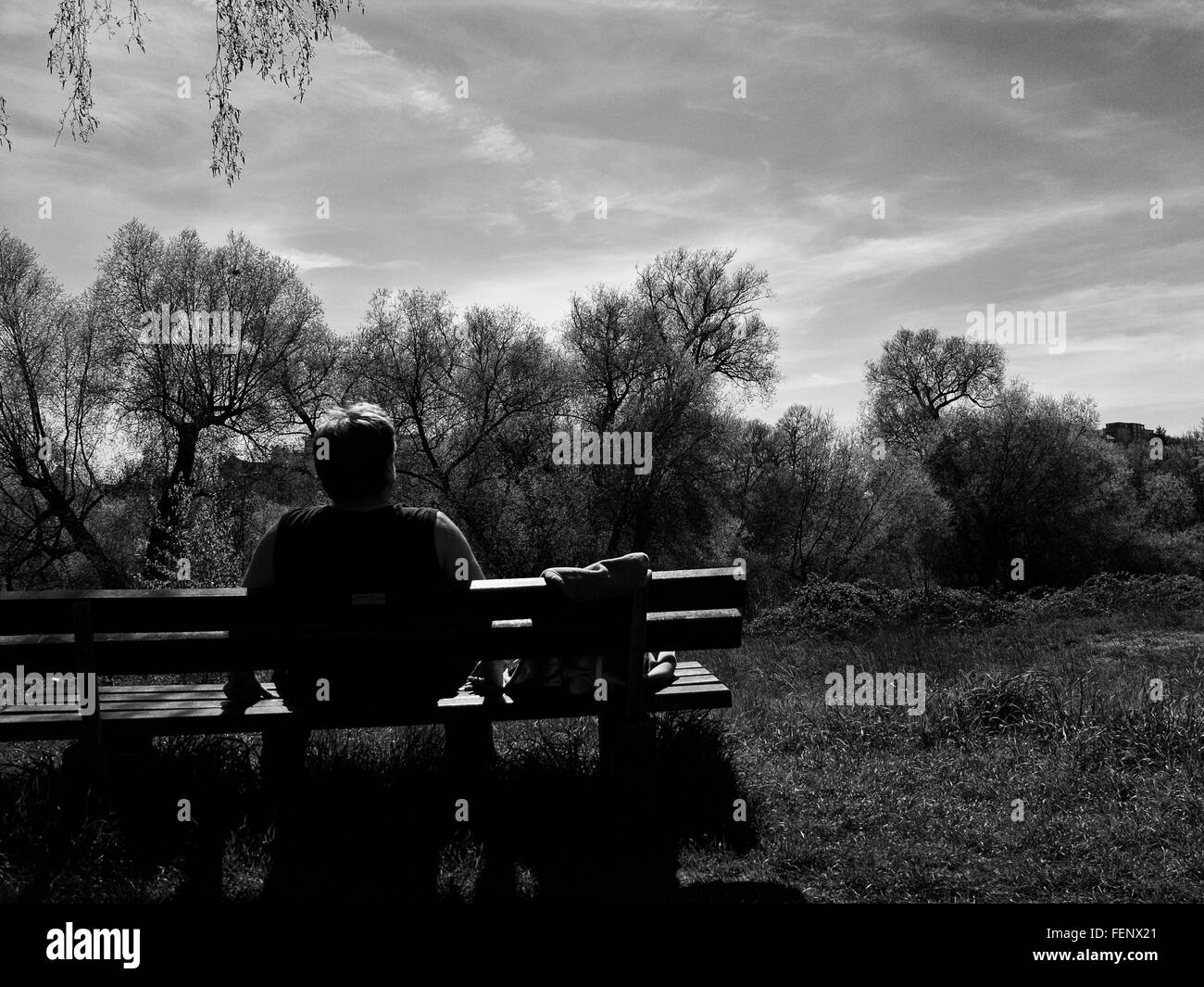 Man sitting on bench hi-res stock photography and images - Alamy