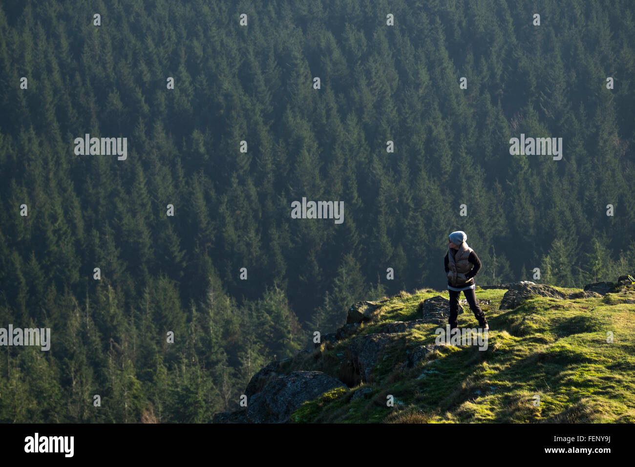 Female walker on cliff edge hi-res stock photography and images - Alamy