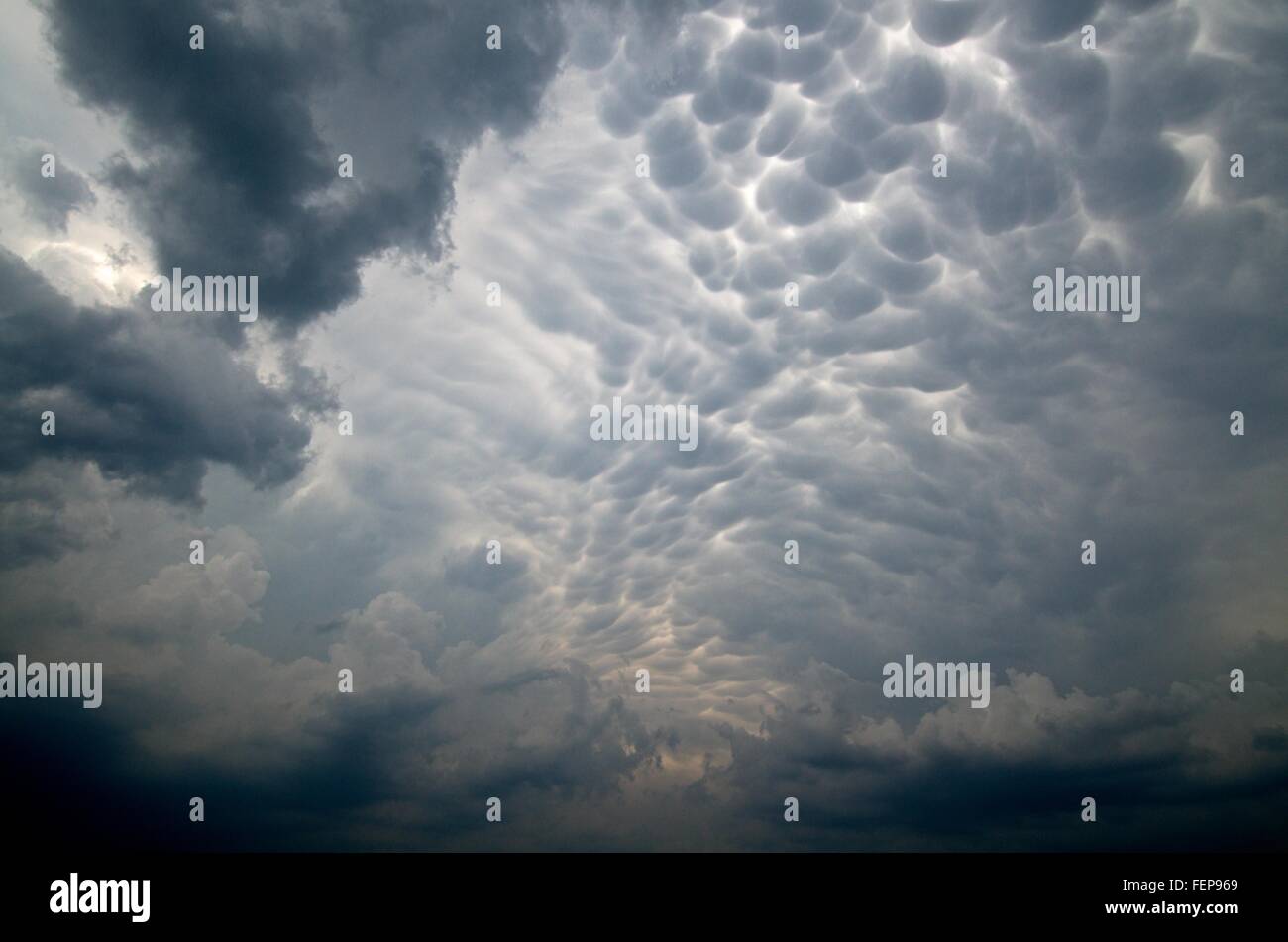 Mammatus clouds form in the anvil of severe storms in central Oklahoma near Duncan, USA, 20 May 2013 Stock Photo