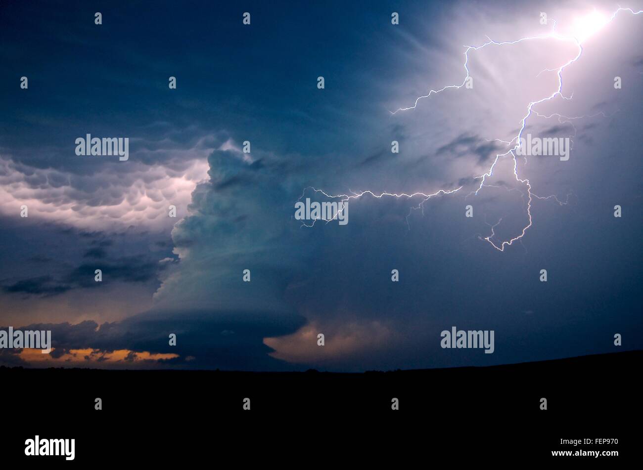 A low-precipitation supercell near Arcadia, Nebraska, USA, on May 26, 2013, east of Broken Bow Stock Photo