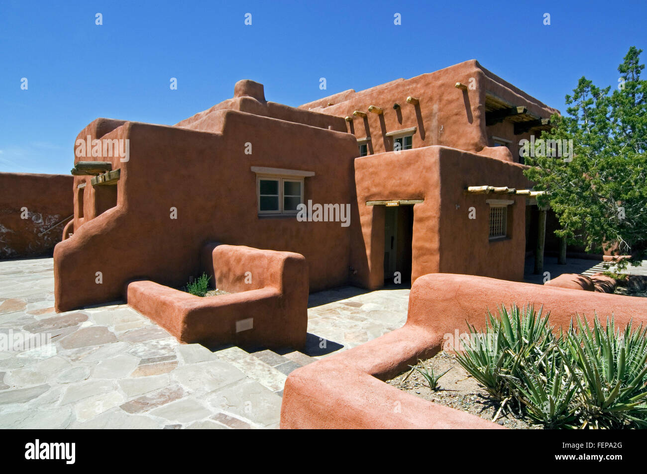 Adobe house desert arizona hi-res stock photography and images - Alamy