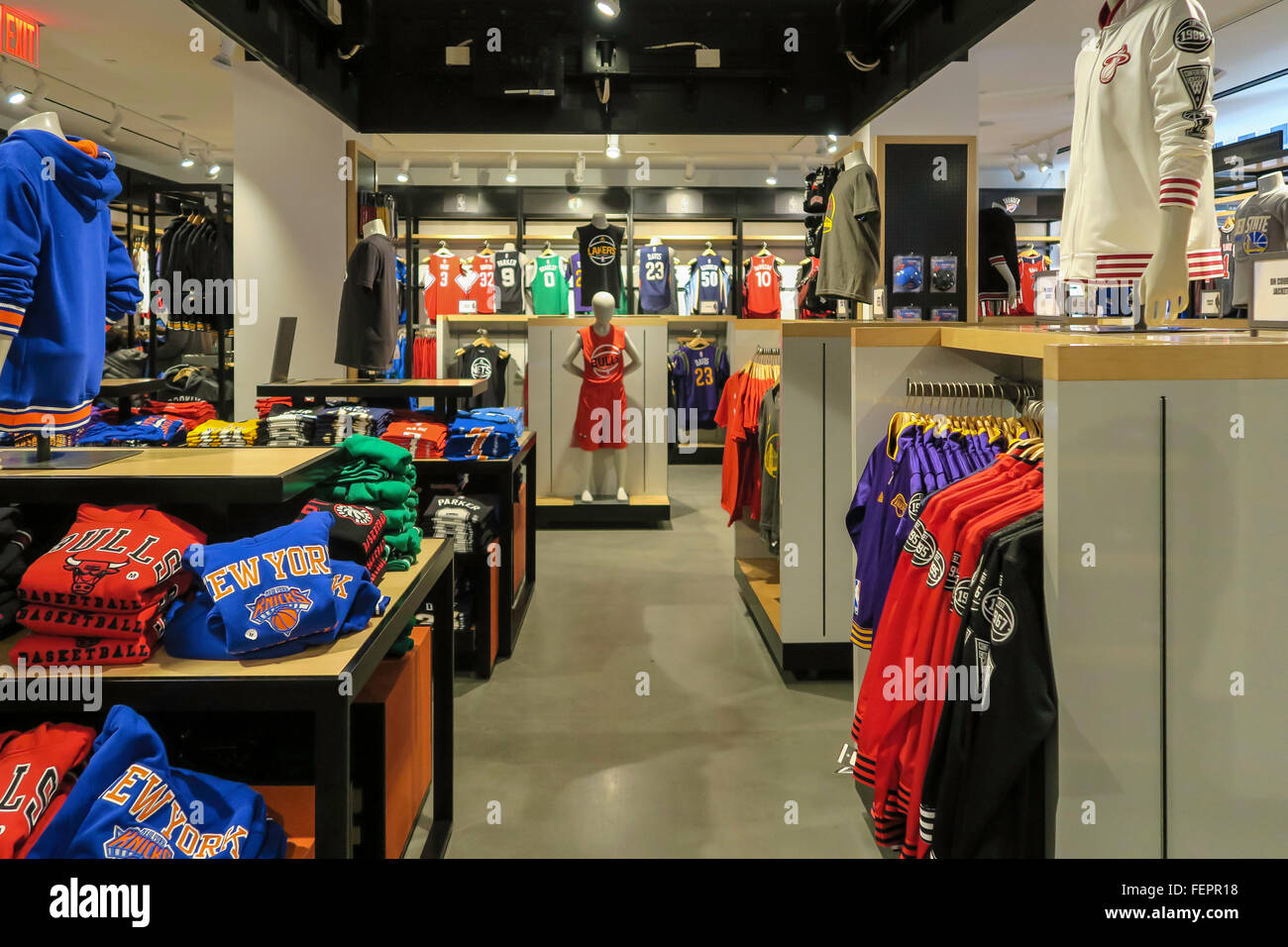 Nba store 5th avenue manhattan hi-res stock photography and images