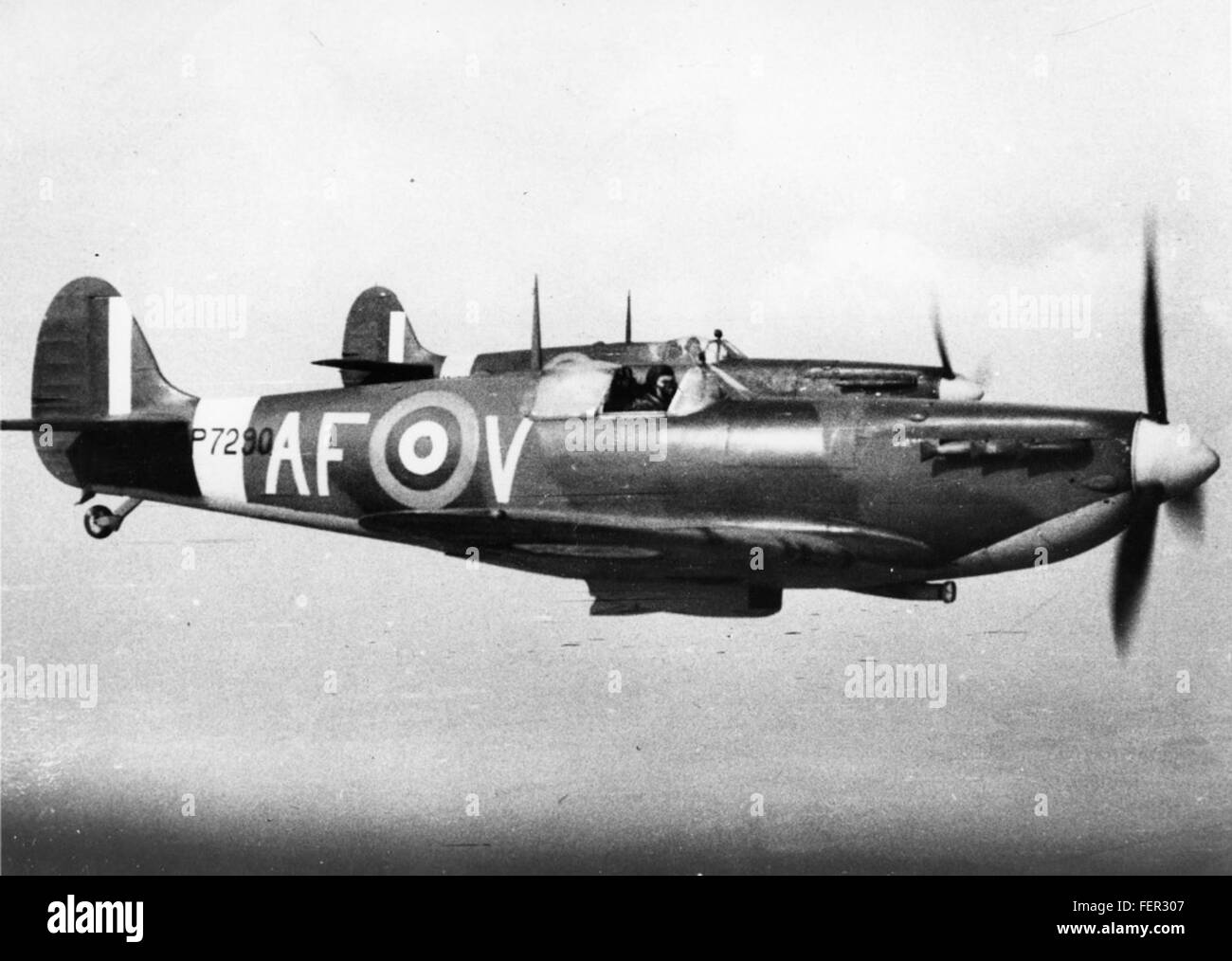 Supermarine Spitfire Mk IIa, P7290 Spitfire Mk IIA, P7290 ﾑAF-Vﾒ Stock ...