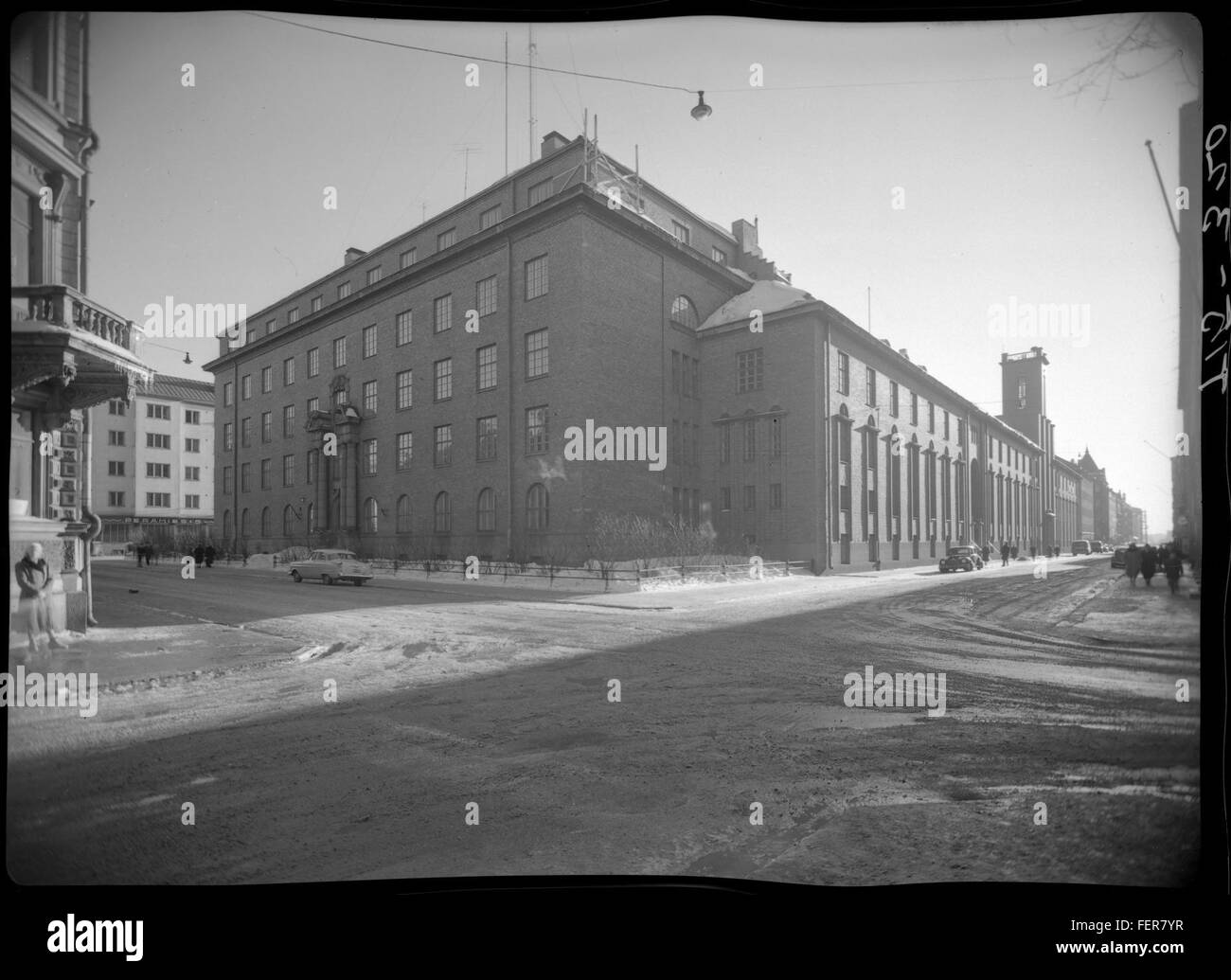 this-photograph-from-the-1950s-shows-engineering-laboratories-at-the