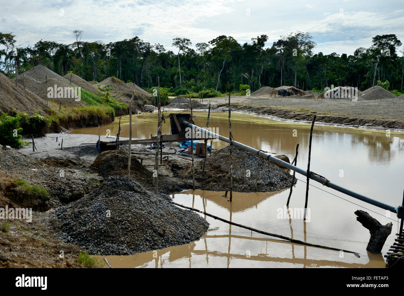 Pumps and pipes, illegal gold mine in rainforest, Puerto Maldonado, Madre de Dios, Peru Stock Photo