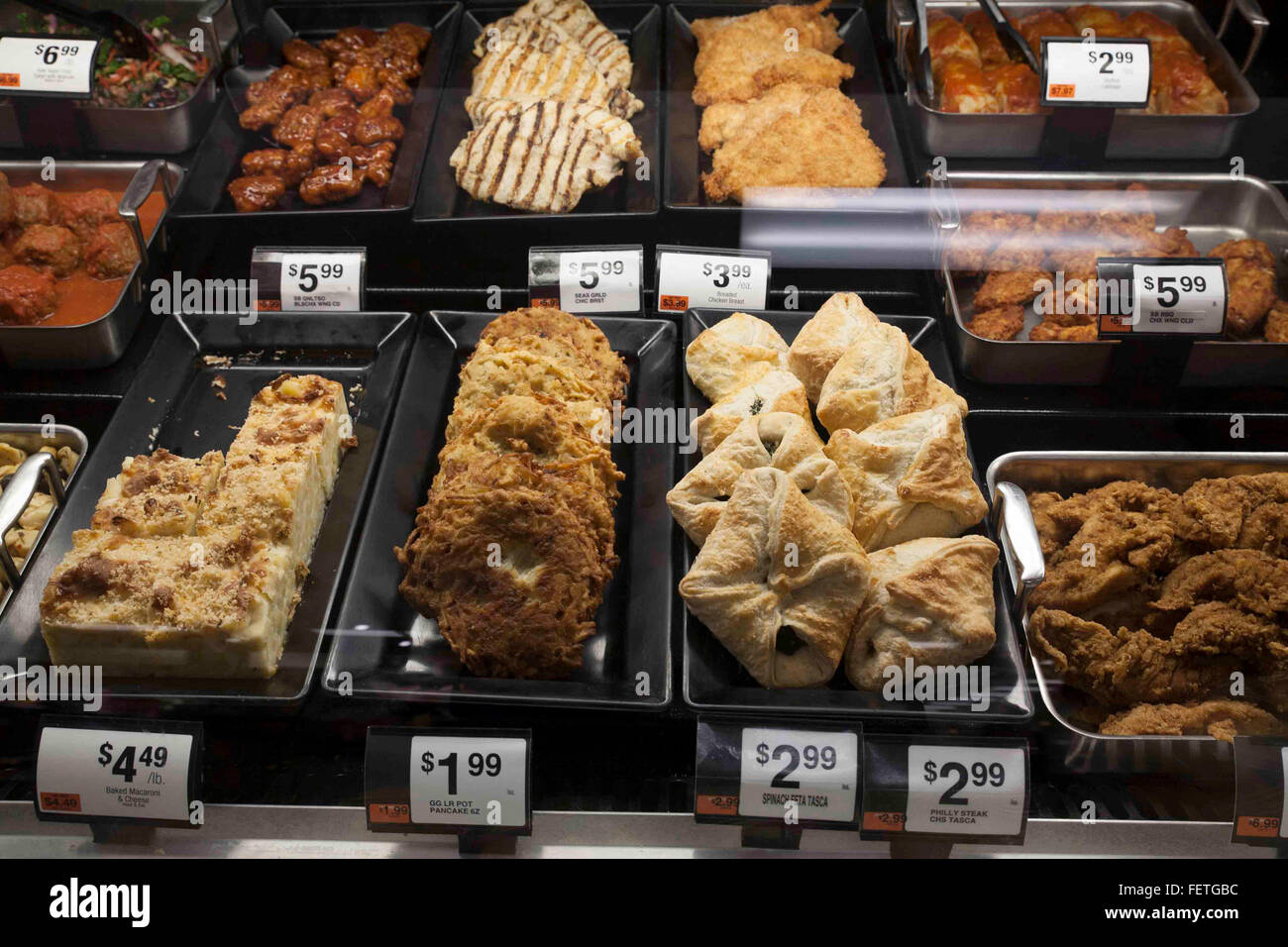 https://c8.alamy.com/comp/FETGBC/prepared-foods-in-deli-counter-at-supermarket-in-massachusetts-FETGBC.jpg
