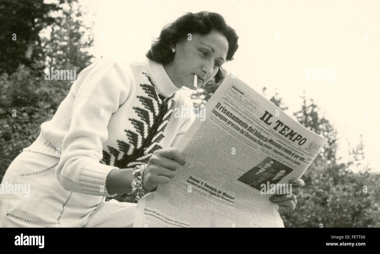 A woman reads the newspaper, Italy Stock Photo