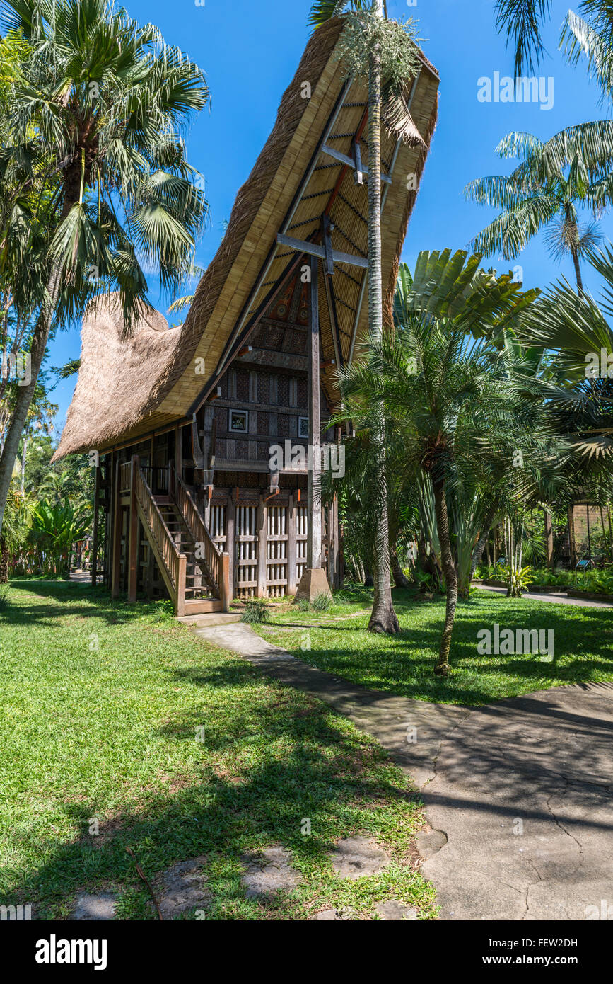 Wooden bungalow on a tropical beach resort on Bali, Indonesia Stock Photo -  Alamy
