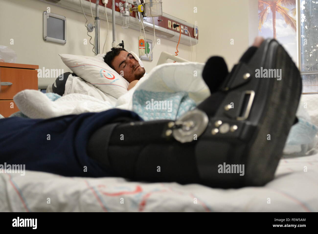 Kasem who has been unconcious for two days after supposedly sustaining injuries in a Russian air strike on the Syrian city Aleppo lies in a hospital in Kilis, Turkey. Photo: Shabtai Gold/dpa Stock Photo