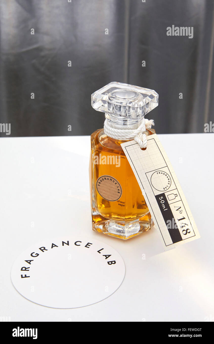 Still life with fragrance flask. Fragrance Lab Selfridges, London, United Kingdom. Architect: Campaign, 2014. Stock Photo