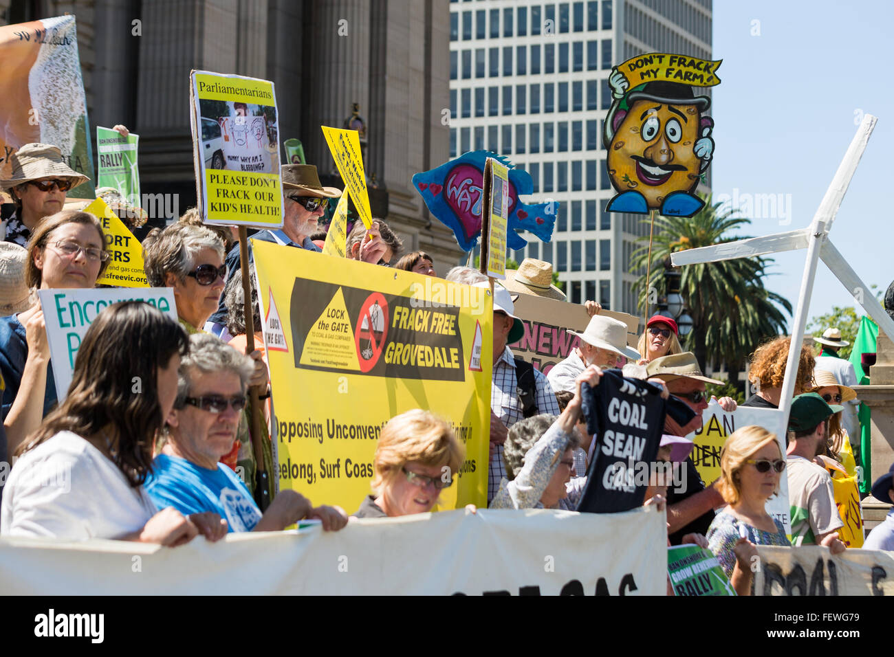 Melbourne, Australia. 9th February, 2016. Anti CSG protesters gather outside Parliament house in Melbourne to rally against Coal Seam Gas mining on February 9 - coinciding with the opening of Parliament. Credit:  David Hewison/Alamy Live News Stock Photo