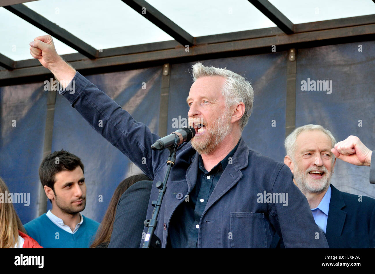 Billy Bragg and Jeremy Corbyn singing The Red Flag - 'Refugees Welcome Here' rally, Parliament Square, London 12th Sept 2015... Stock Photo