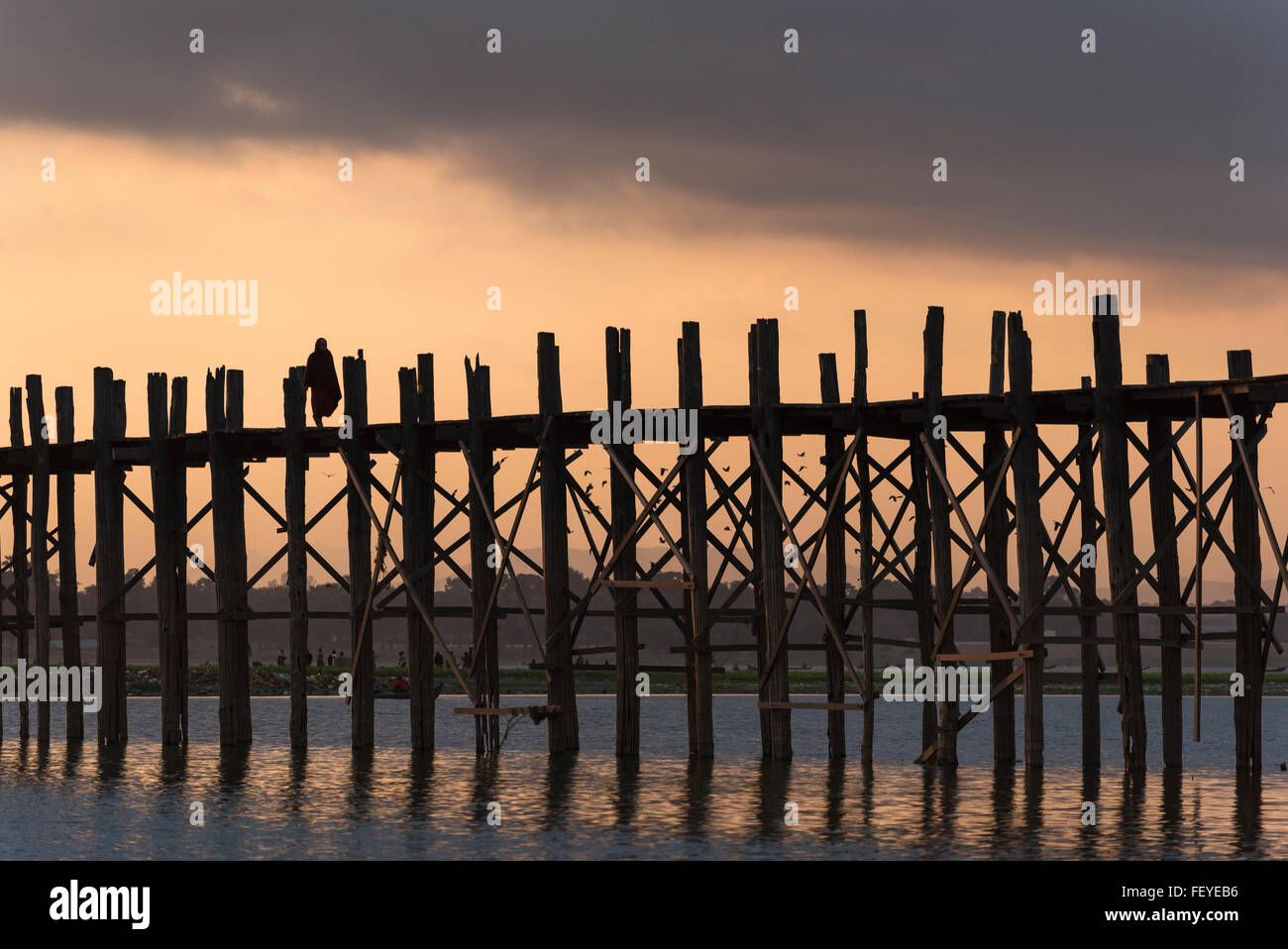 U Bein Bridge in Amarapura near Mandalay, Burma (Myanmar Stock Photo ...