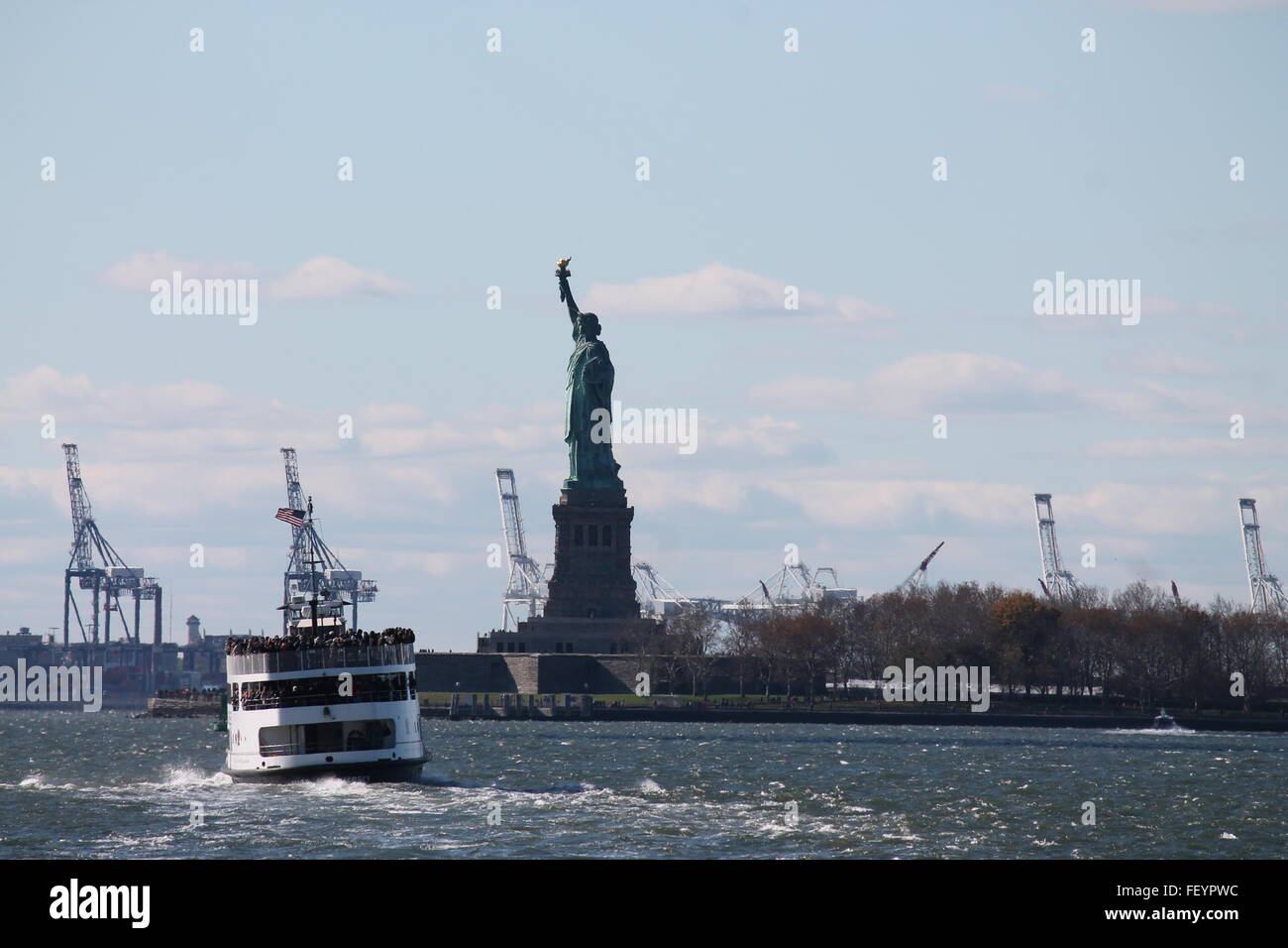 Statue of Liberty and Statue Cruises Sighseeing Boat, New York City ... - City Cruises Statue Of Liberty