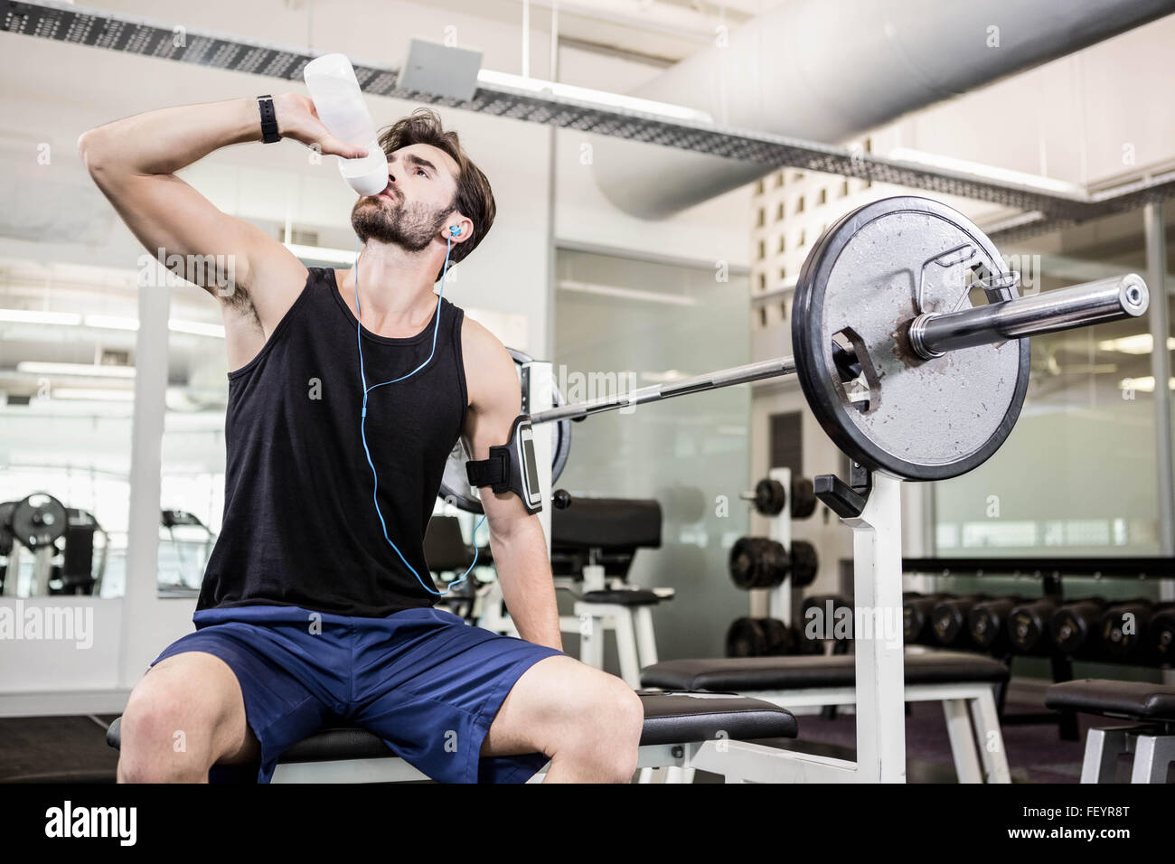 Man working out on adjustable sit up bench in modern gym Stock Photo - Alamy