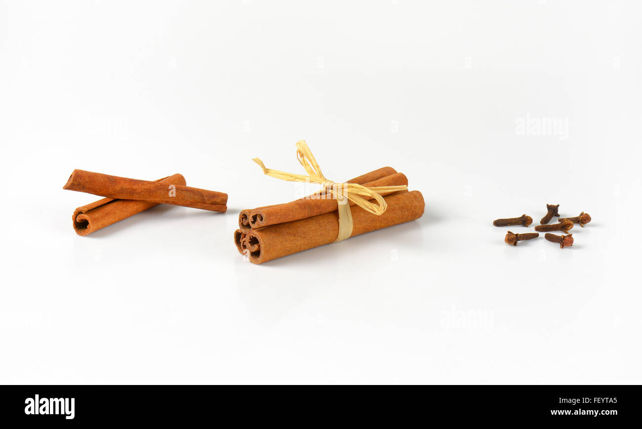 cinnamon sticks and cloves on white background Stock Photo Alamy