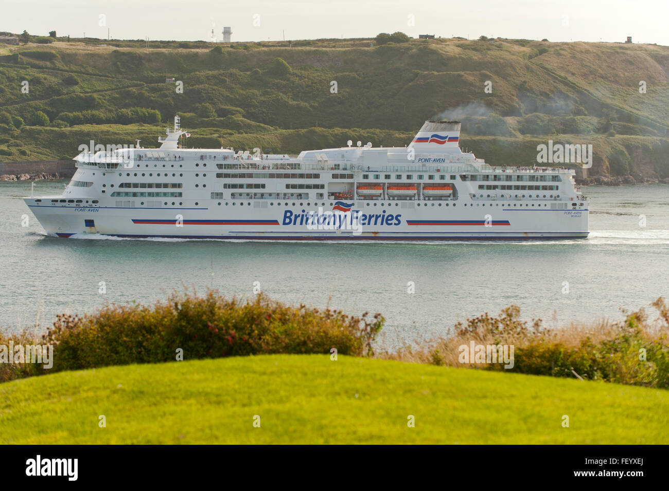 Brittany Ferries 'Pont Aven' passes Fort Camden heading for Ringaskiddy, Cork, Ireland having sailed from Roscoff, France. Stock Photo