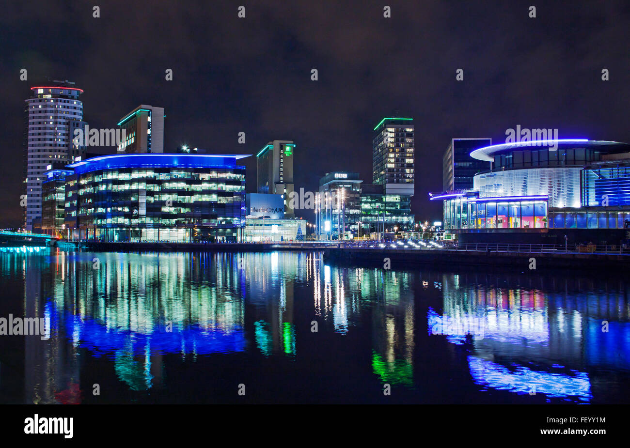 media-city-at-night-salford-quays-manchester-stock-photo-alamy