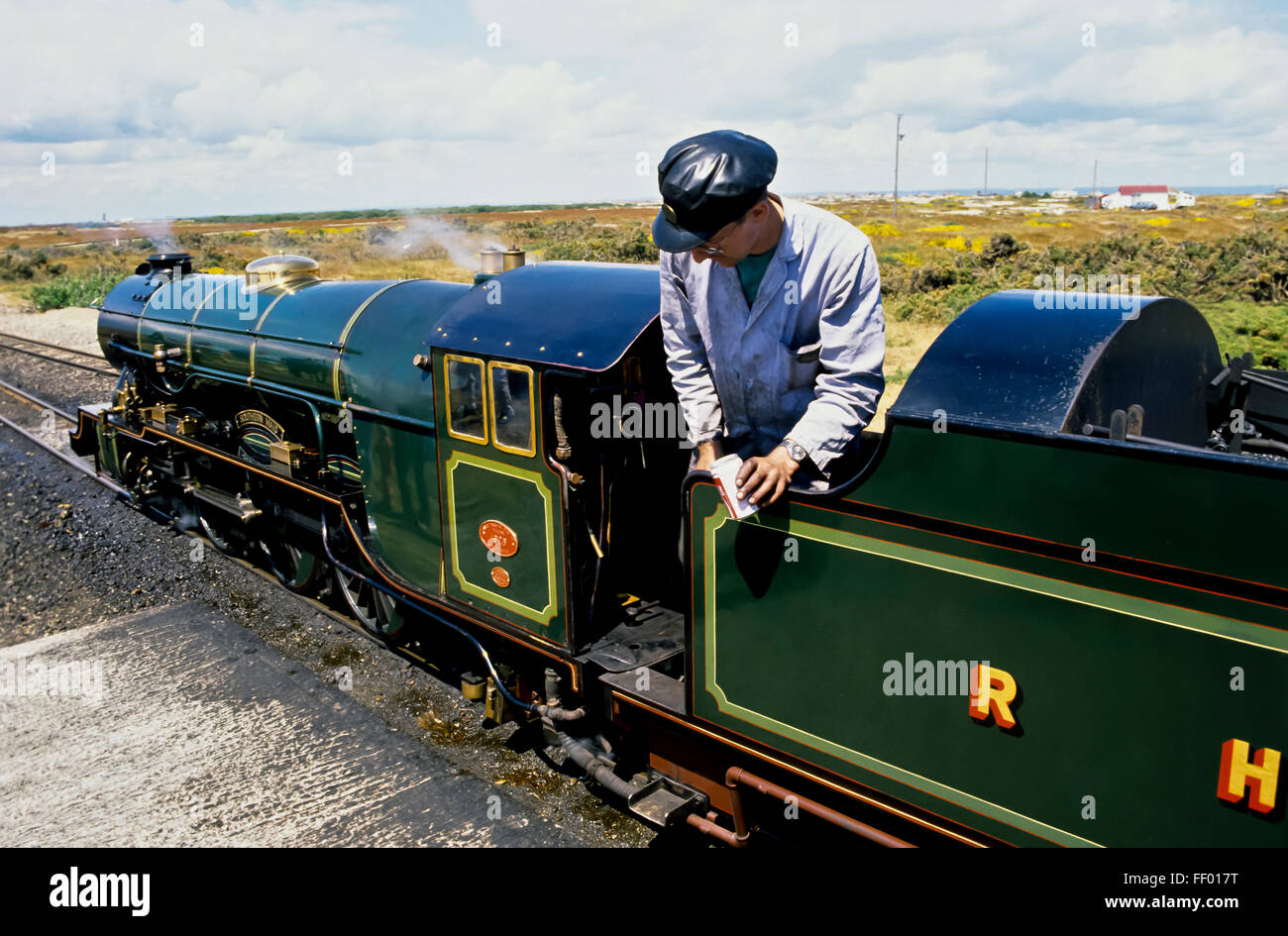 AA 7333. Archival 1980s, Romney, Hythe & Dymchurch Light Railway at Dungeness, Kent, England Stock Photo