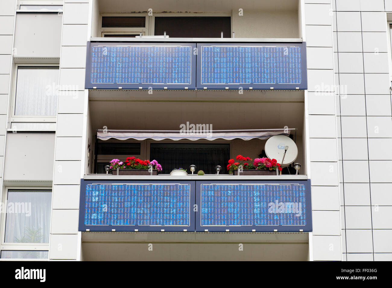 Europe, Germany, Cologne, solar energy housing estate in CologneBocklemuend, photovoltaic array