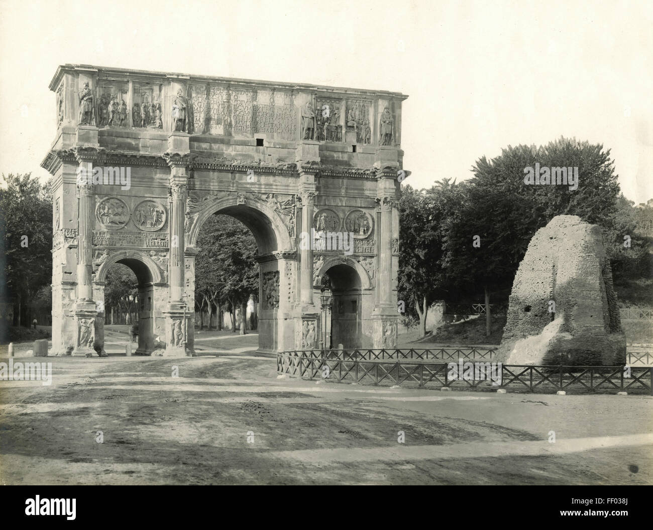 Arch of Constantine and Meta Sudans, Rome, Italy Stock Photo - Alamy