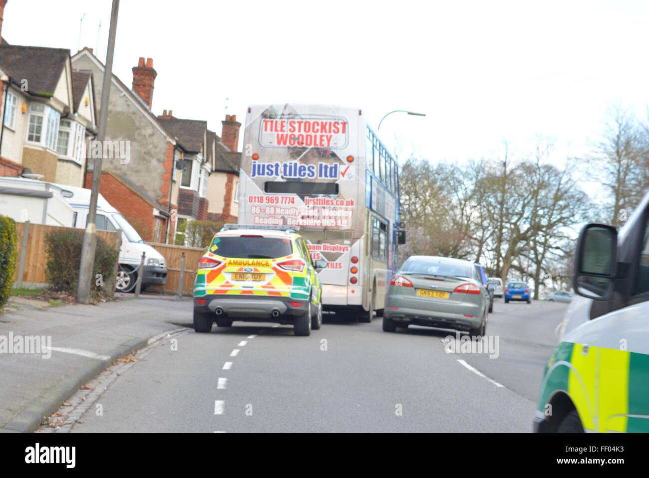 Woman suffers head injury on a Reading bus collision on Tilehurst Road, Reading, Berkshire after bus collides with car. Charles Dye / Alamy Live News. Stock Photo