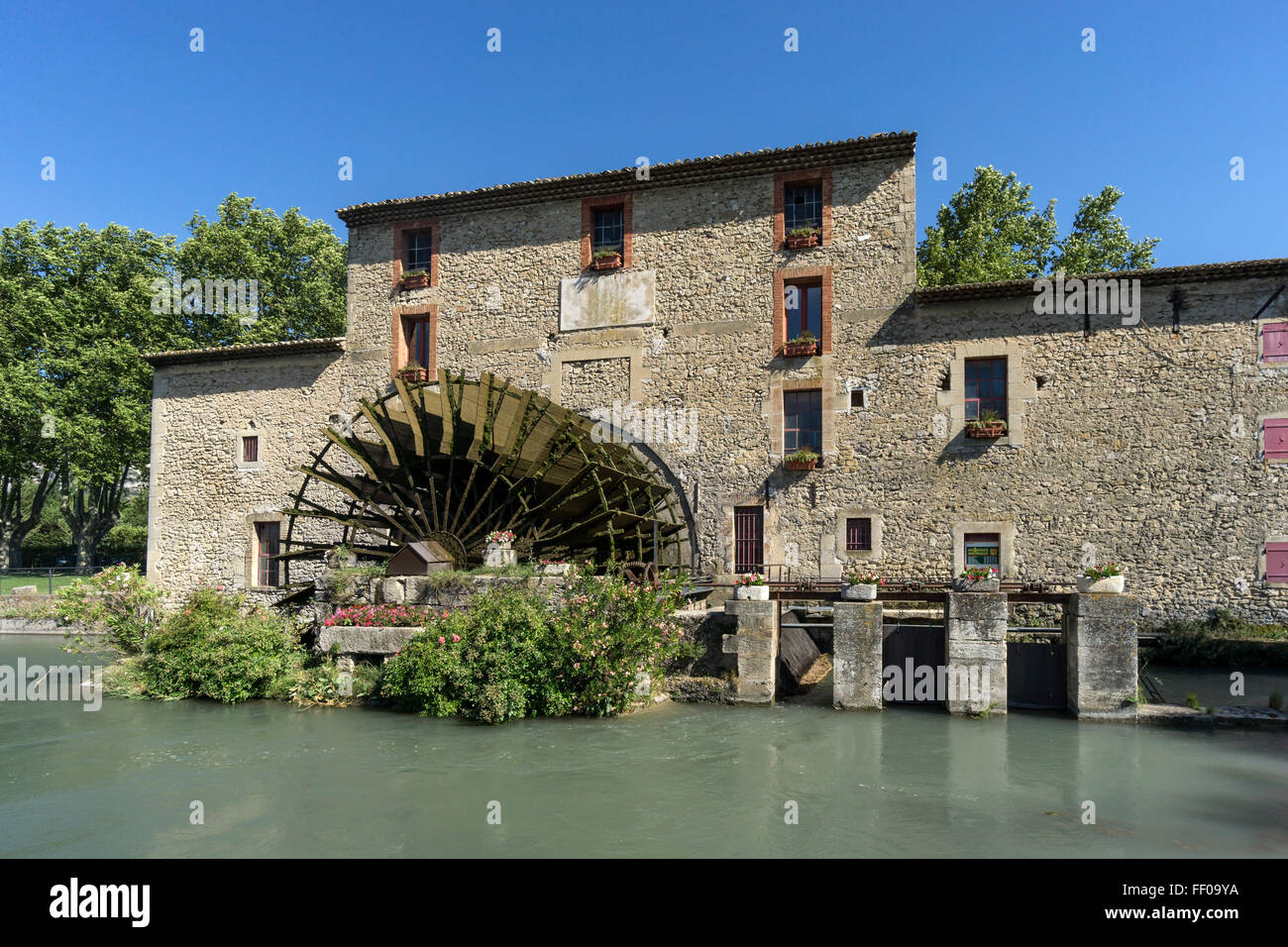 Water Wheel of Saint Pierre,19th century  , Robion river, Les Taillades, Canal Saint Julien,  Luberon, Vaucluse,  Provence Stock Photo
