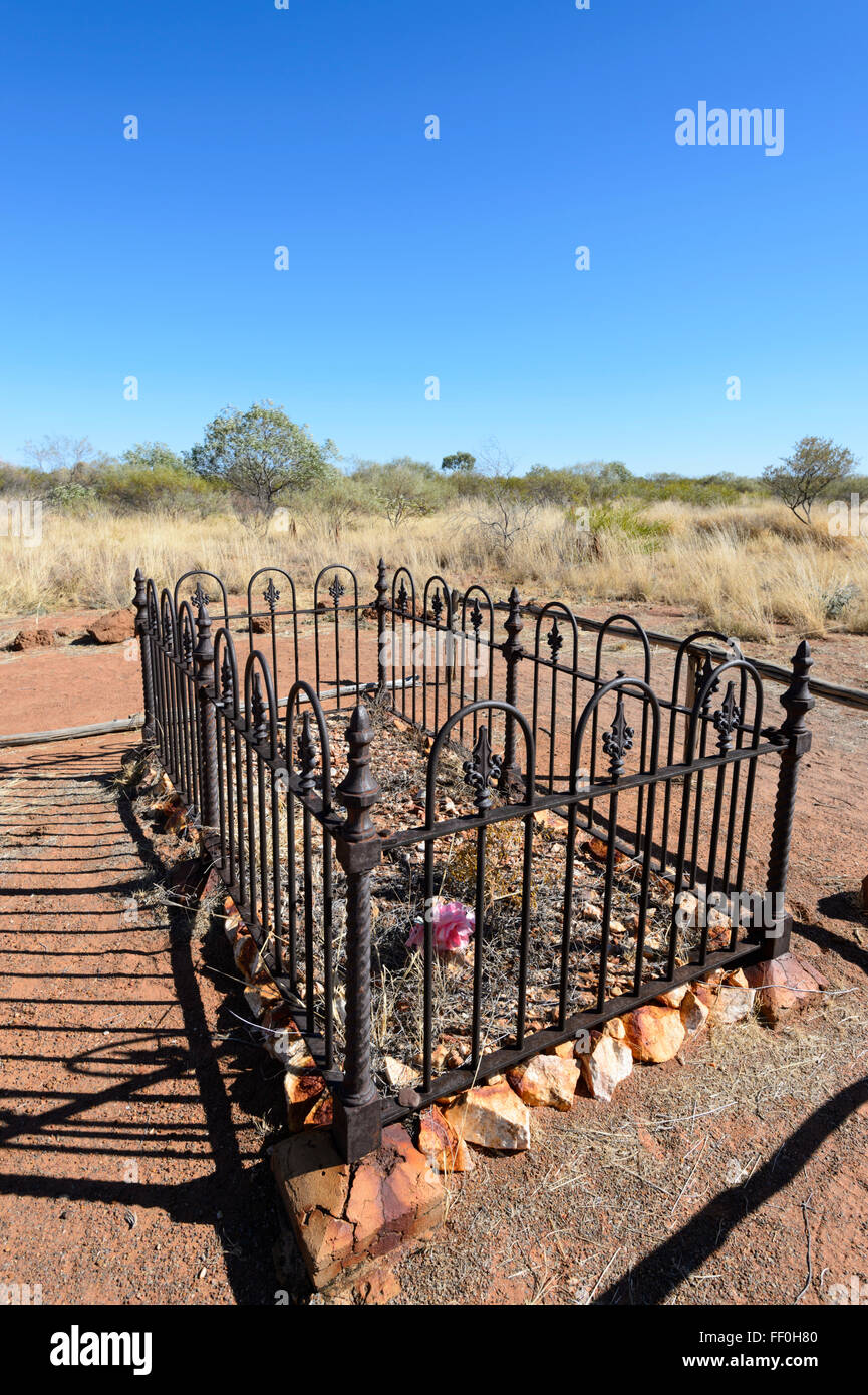 Pioneer's Grave at historic Tennant Creek Telegraph Station, Northern Territory, NT, Australia Stock Photo