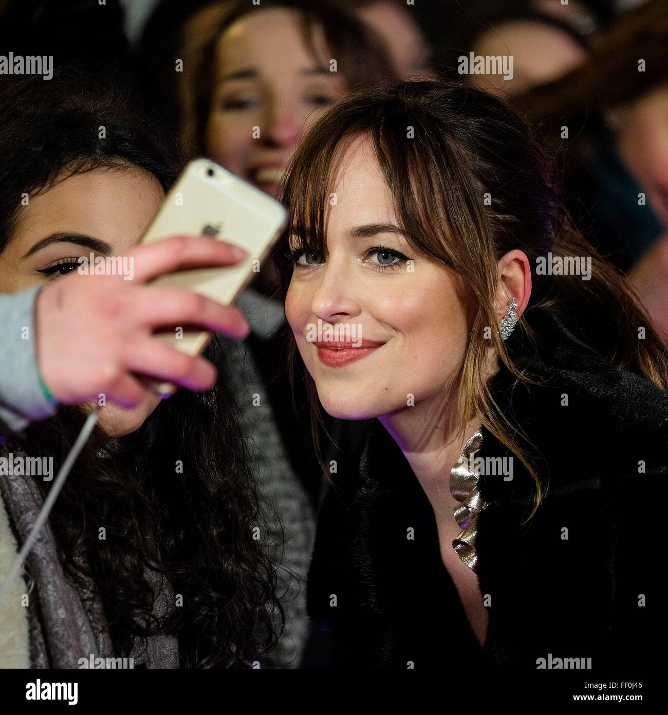 London, UK. 9th February, 2016. Dakota Johnson arrives on the red carpet for the European Premiere of “How To Be Single” on 09/02/2016 at The VUE West End, London Credit:  Julie Edwards/Alamy Live News Stock Photo