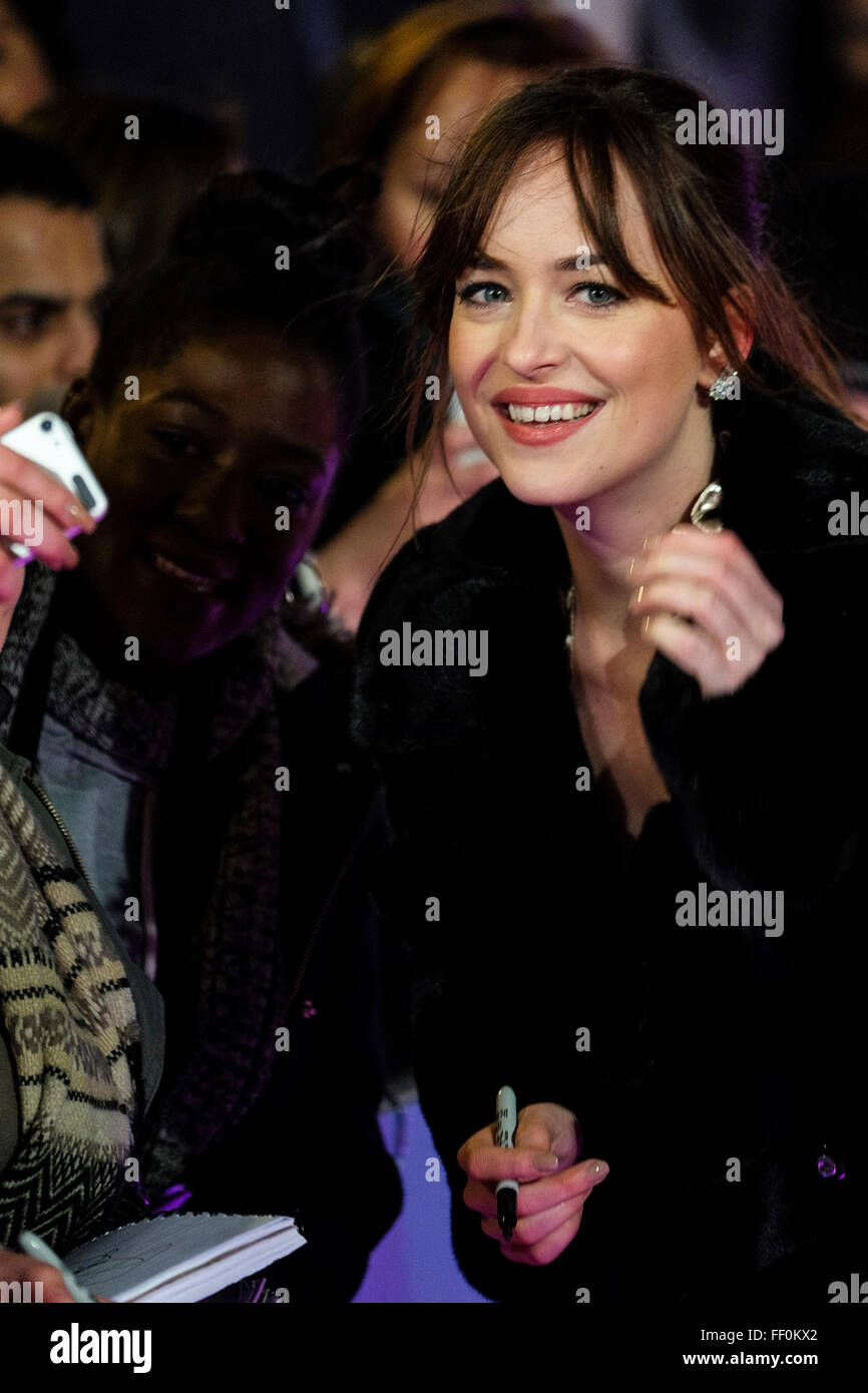 Dakota Johnson arrives on the red carpet for the European Premiere of “How To Be Single” on 09/02/2016 at The VUE West End, London. Picture by Julie Edwards/Alamy Live News. Stock Photo
