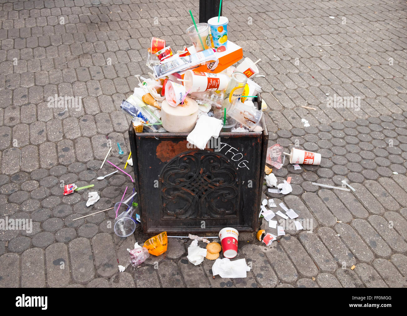 Overfilled trash during Bardentreffen, open-air music festival, Nuremberg, Middle Franconia, Franconia, Bavaria, Germany Stock Photo