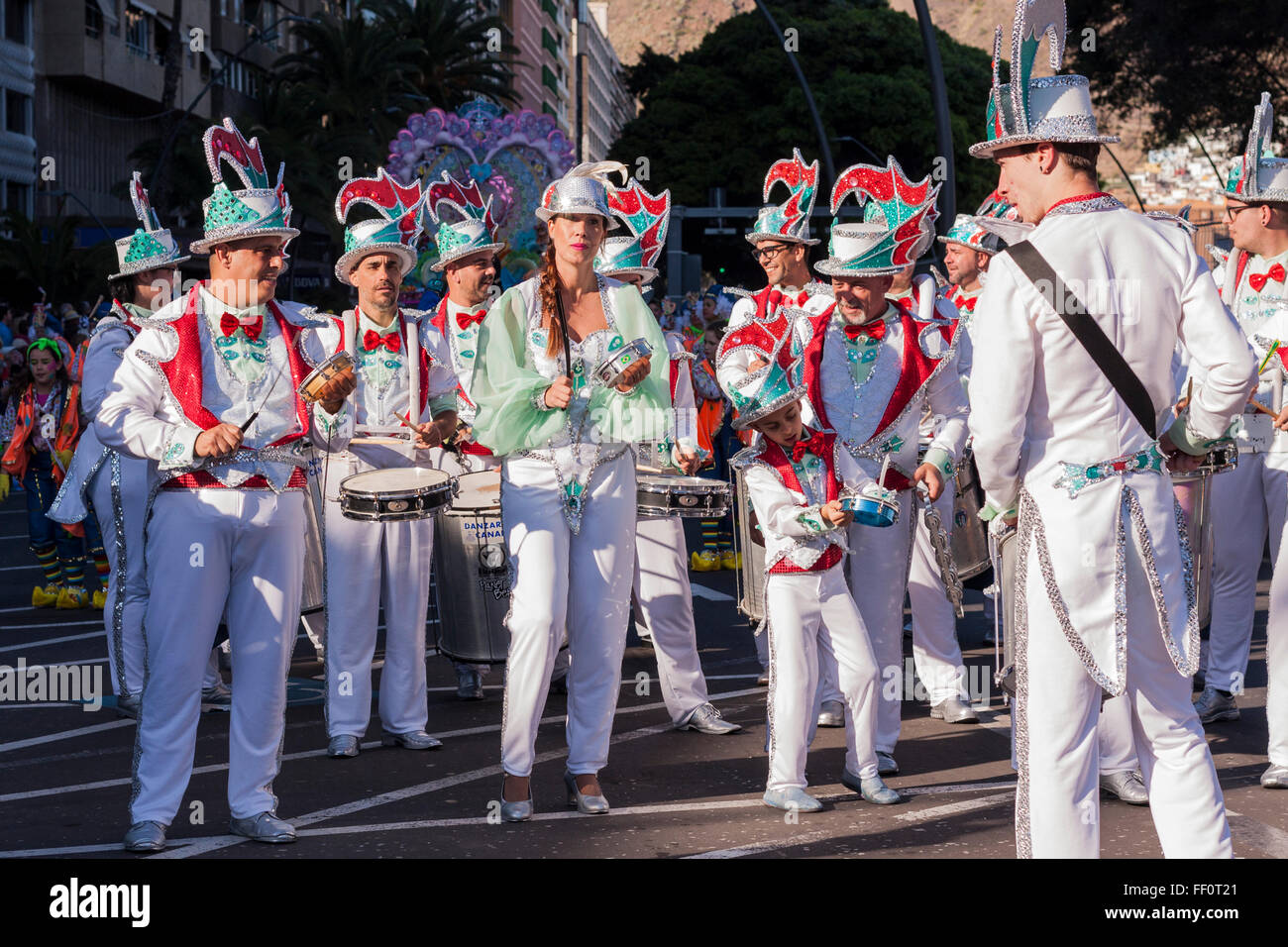 marching bands in mardi gras parades