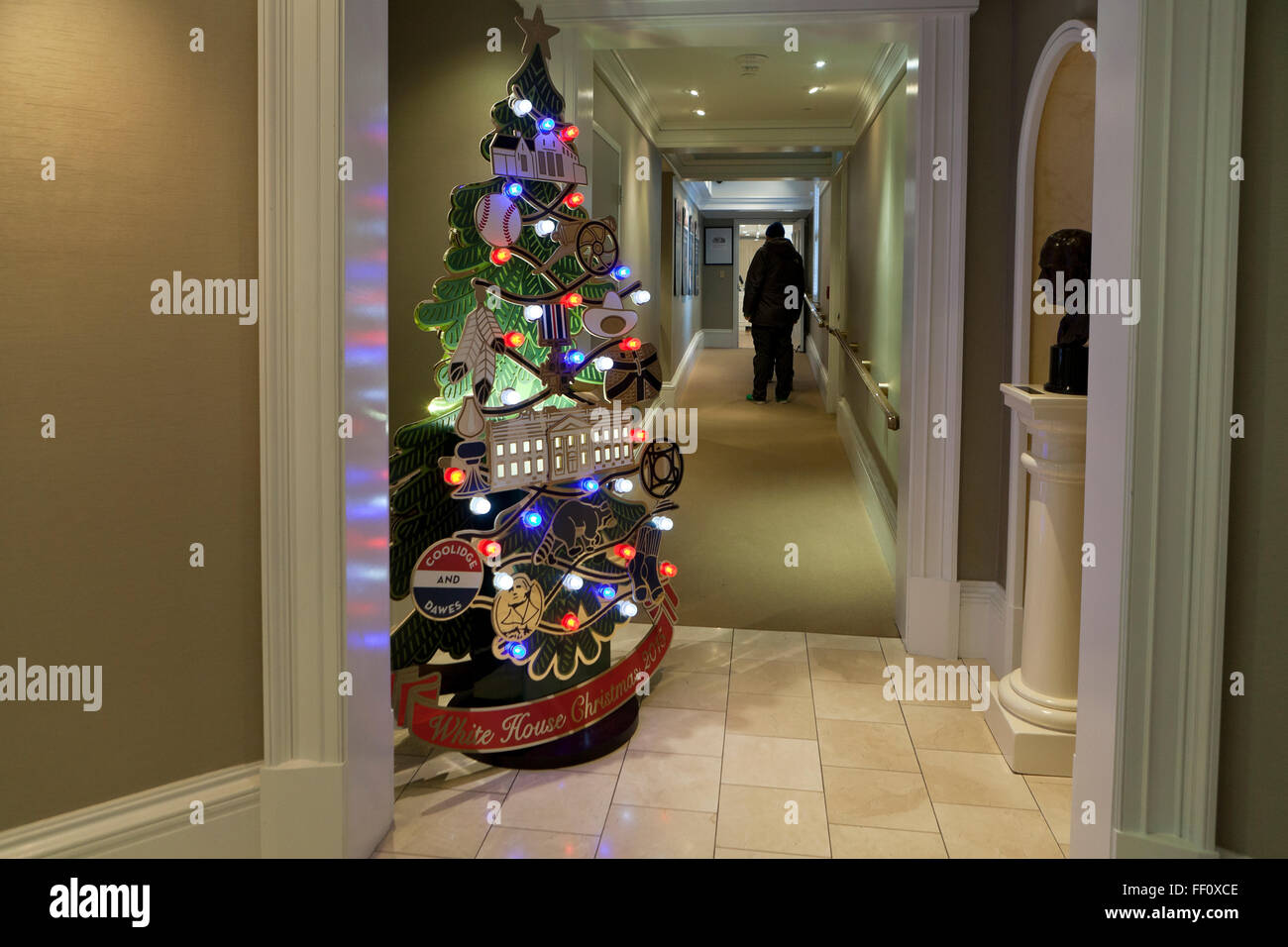 The White House Christmas Ornament 2024 Cyndie Emelita