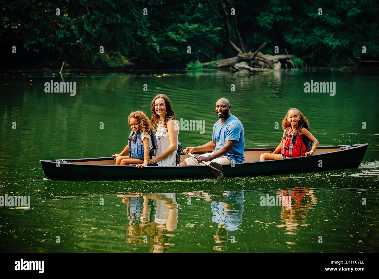 Family four in boat hi res stock photography and images Alamy