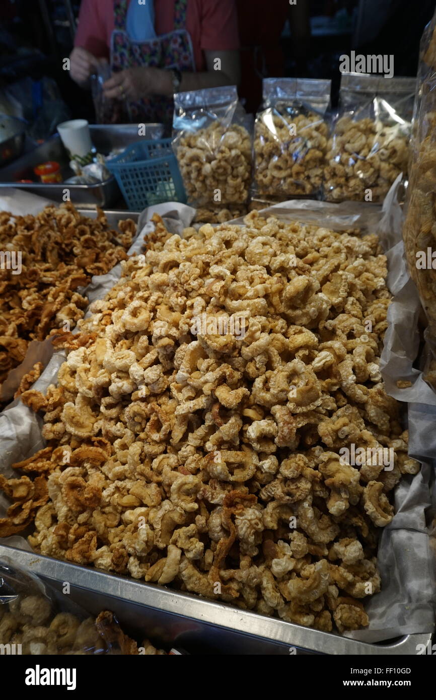 khaep mu, Northern Thailand crispy pork rinds Stock Photo Alamy