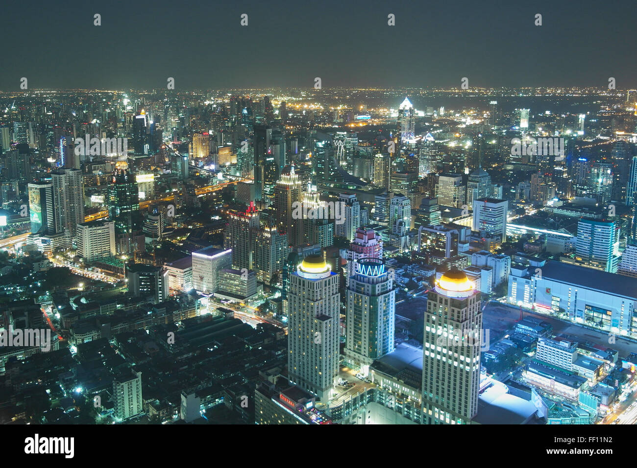 Bangkok night life mall hi-res stock photography and images - Alamy